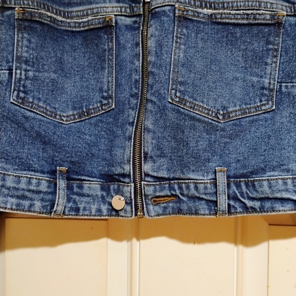 New With Tags Bebe Size Medium Women's Denim Zip Front Patch Pocket Jacket - Picture 9 of 12